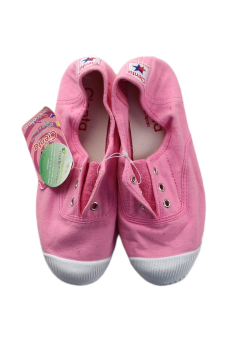 A Pink Sneakers from Cienta in size 7Y for neutral. (Back View)