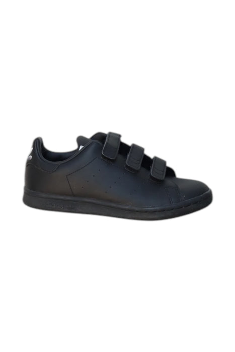 A Black Sneakers from Adidas in size 9Y for neutral. (Front View)