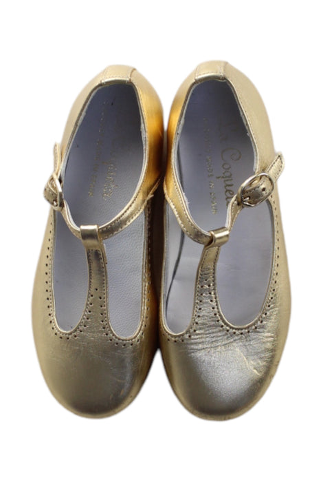 A Gold Dress Shoes from La Coqueta in size 5T for girl. (Front View)