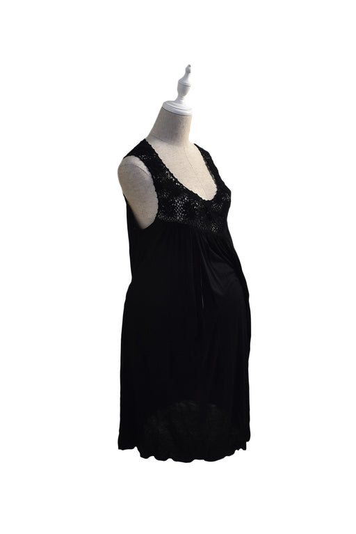 A Black Sleeveless Dresses from Comme Ca Du Mode in size L for maternity. (Front View)