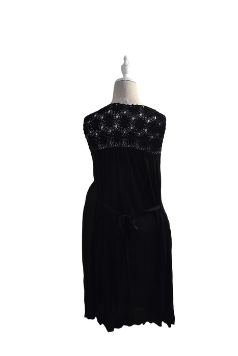A Black Sleeveless Dresses from Comme Ca Du Mode in size L for maternity. (Back View)