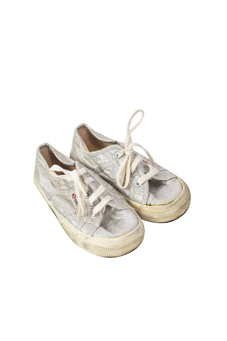 A Silver Sneakers from Superga in size 4T for girl. (Front View)