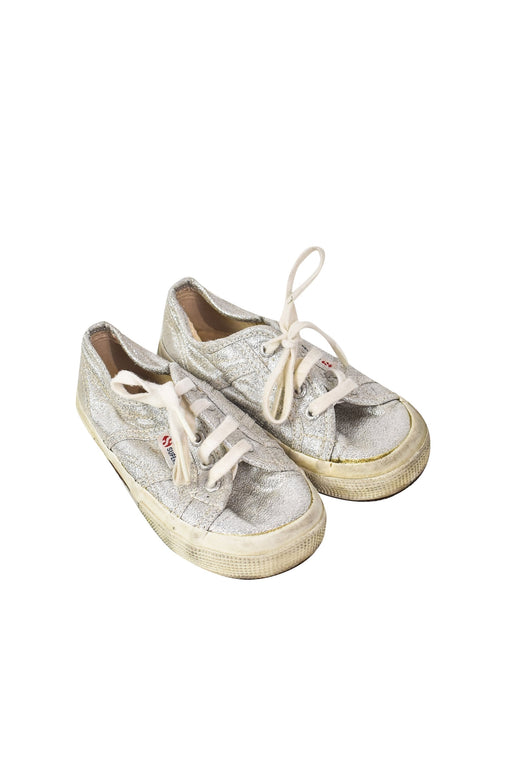 A Silver Sneakers from Superga in size 4T for girl. (Front View)