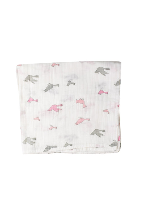 A White Blankets from Aden & Anais in size O/S for girl. (Front View)