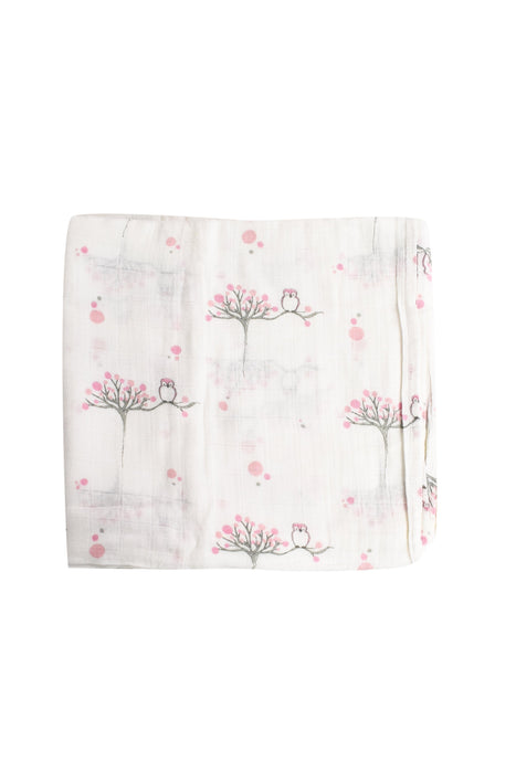 A White Blankets from Aden & Anais in size O/S for girl. (Front View)