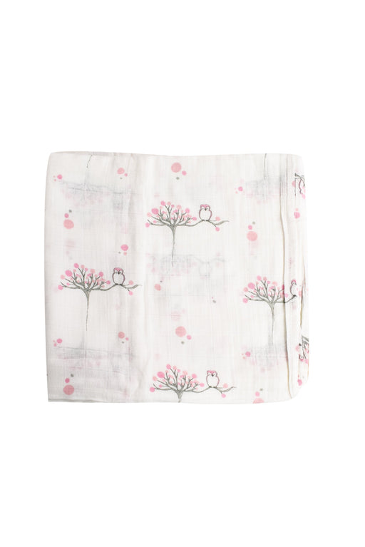 A White Blankets from Aden & Anais in size O/S for girl. (Front View)