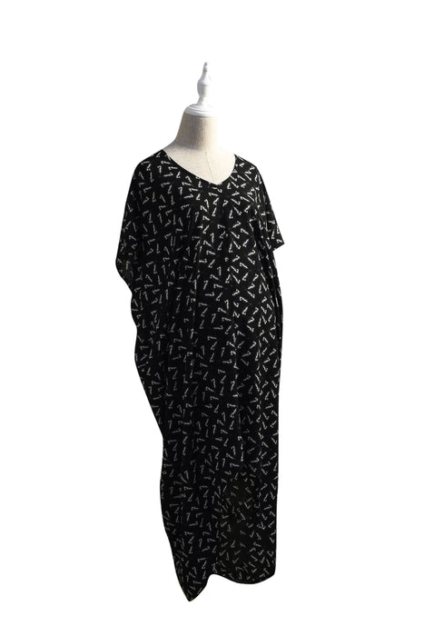 A Black Short Sleeve Tops from Pea in a Pod in size S for maternity. (Front View)