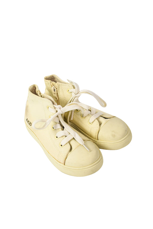 A Beige Sneakers from AKID in size 5T for neutral. (Front View)