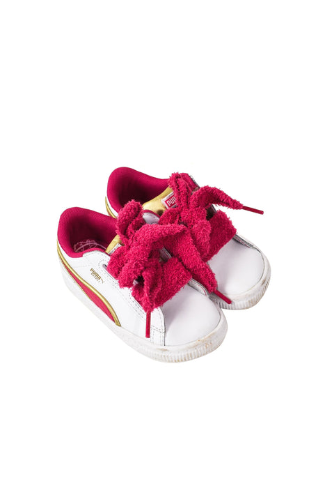 A White Sneakers from Puma in size 18-24M for girl. (Front View)