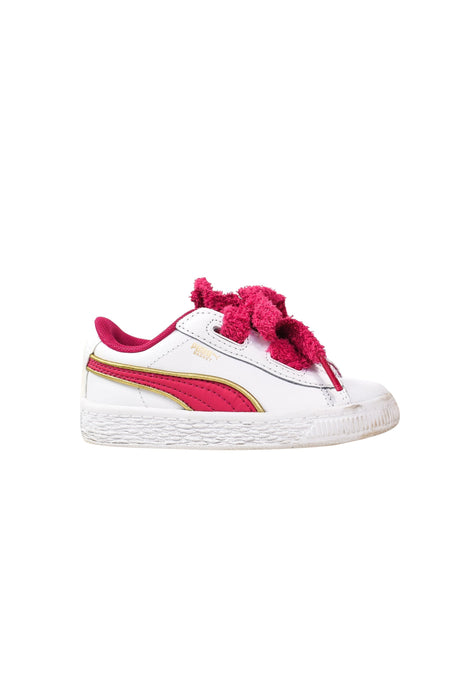 A White Sneakers from Puma in size 18-24M for girl. (Back View)