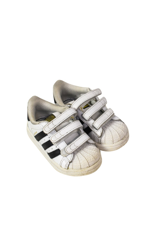 A White Sneakers from Adidas in size 12-18M for neutral. (Front View)