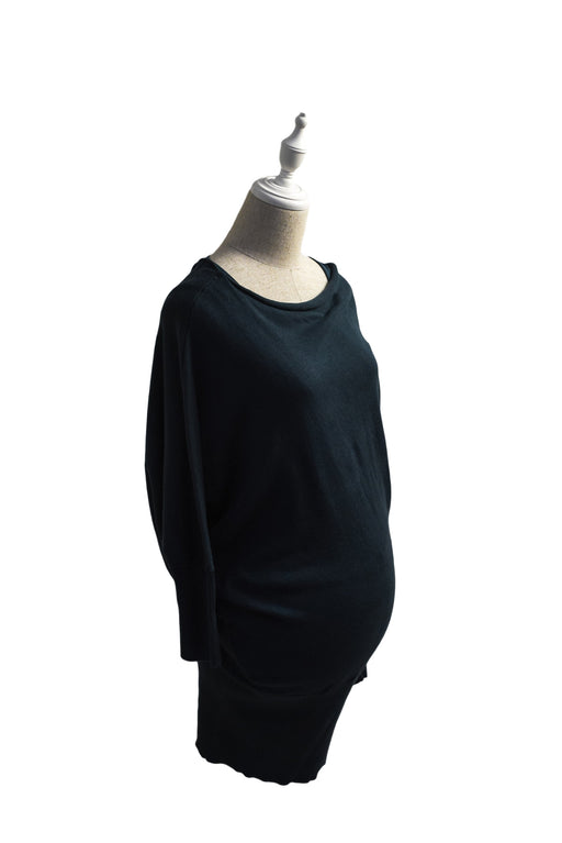 A Green Sweater Dresses from Mothers en Vogue in size S for maternity. (Front View)