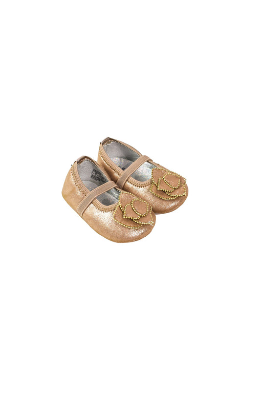 A Metallic Flats from Stuart Weitzman in size 3-6M for girl. (Front View)
