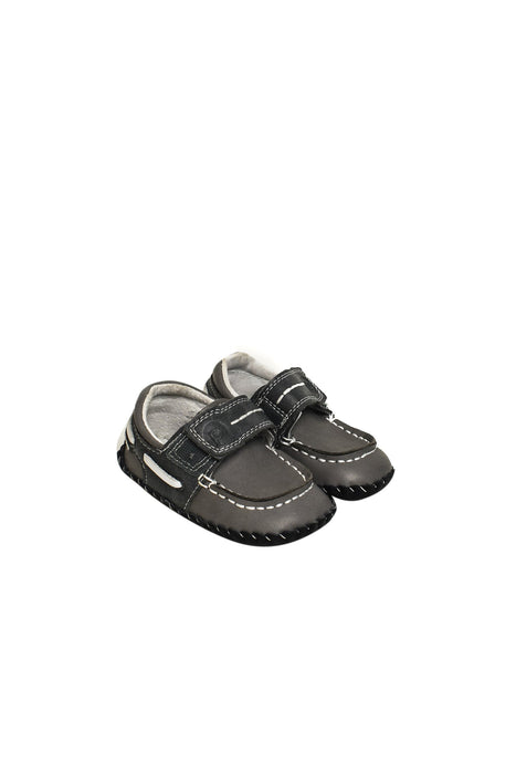 A Grey Flats from pediped in size 18-24M for girl. (Front View)