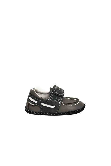 A Grey Flats from pediped in size 18-24M for girl. (Back View)