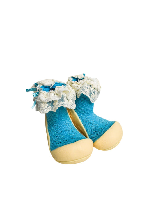 A Blue Boots & Booties from Attipas in size 12-18M for girl. (Front View)