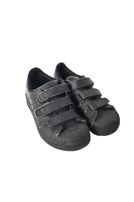 A Black Sneakers from Adidas in size 7Y for boy. (Front View)
