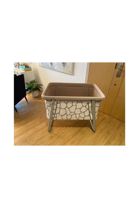 A Beige Cots & Cribs from BabyHome in size 0-3M for neutral. (Back View)