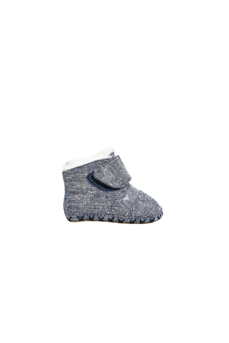 A Navy Boots & Booties from Toms in size 0-3M for neutral. (Back View)