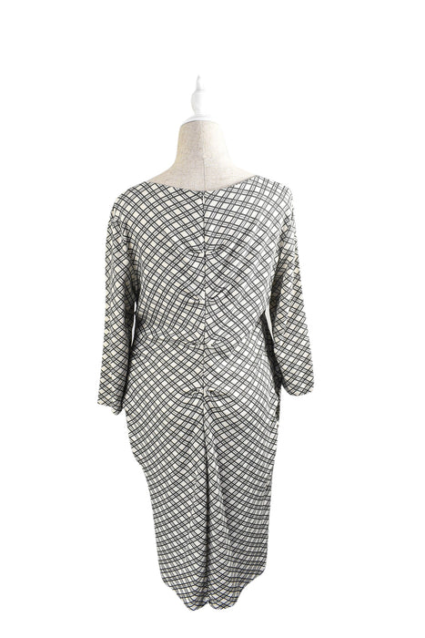 A Ivory Long Sleeve Dresses from A Pea in the Pod in size M for maternity. (Back View)