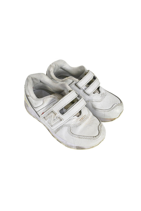 A White Sneakers from New Balance in size 5T for neutral. (Front View)
