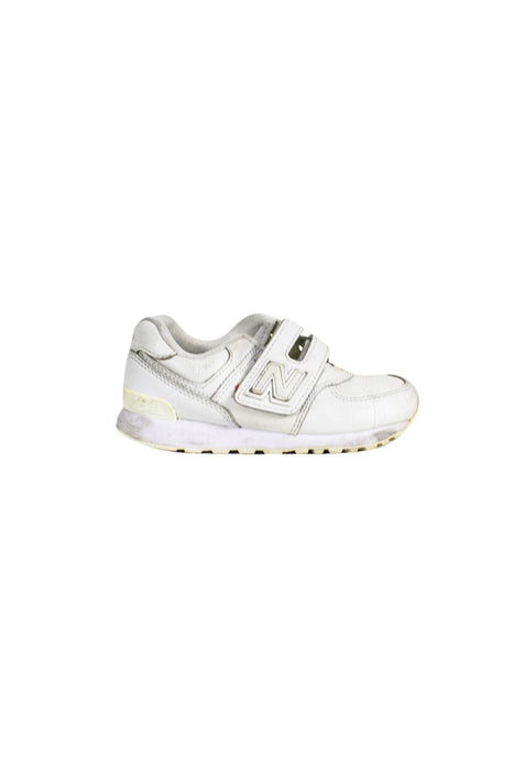 A White Sneakers from New Balance in size 5T for neutral. (Back View)