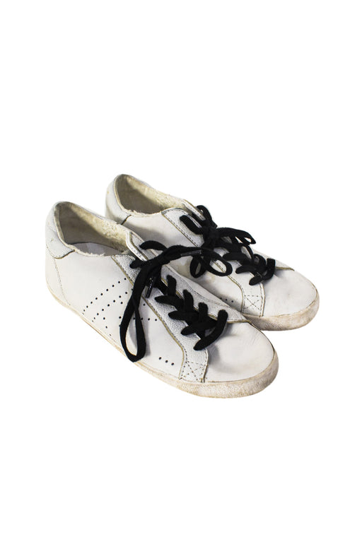 A White Sneakers from Kurt Geiger in size 6T for boy. (Front View)