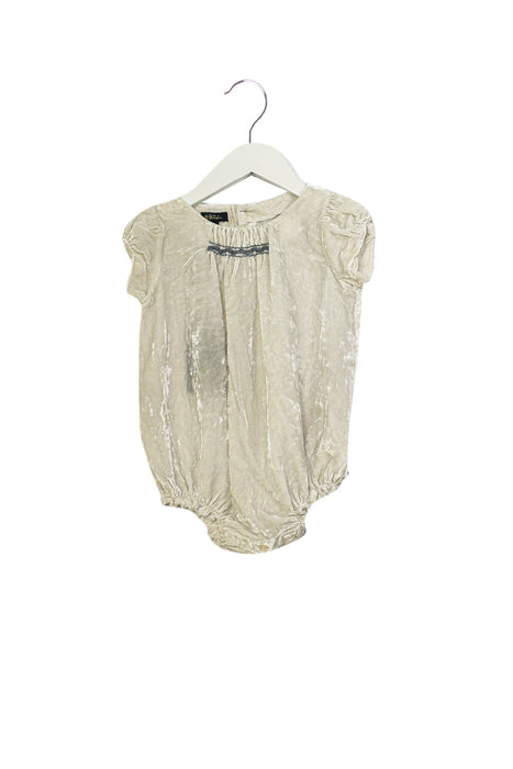 A Grey Short Sleeve Bodysuits from Velveteen in size 12-18M for girl. (Front View)