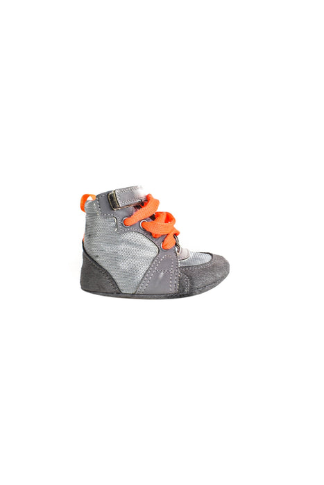 A Grey Boots & Booties from Stella McCartney in size 6-12M for boy. (Back View)
