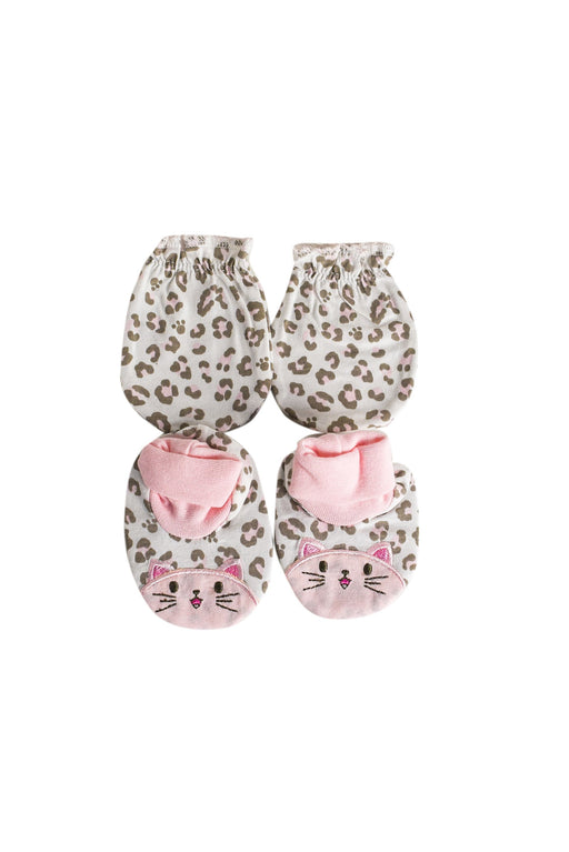 A White Boots & Booties from Mides in size O/S for girl. (Front View)