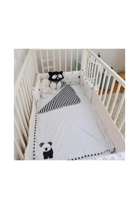 A Black Blankets from SmarTrike in size O/S for neutral. (Back View)