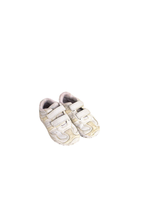 A White Sneakers from Geox in size 5T for boy. (Front View)