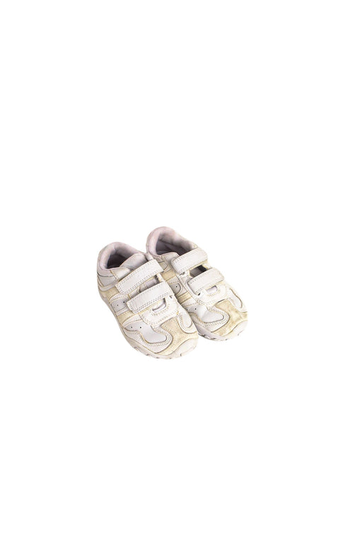 A White Sneakers from Geox in size 5T for boy. (Front View)