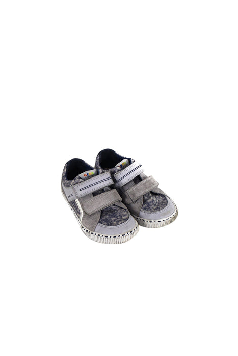 A Grey Sneakers from Geox in size 4T for boy. (Front View)