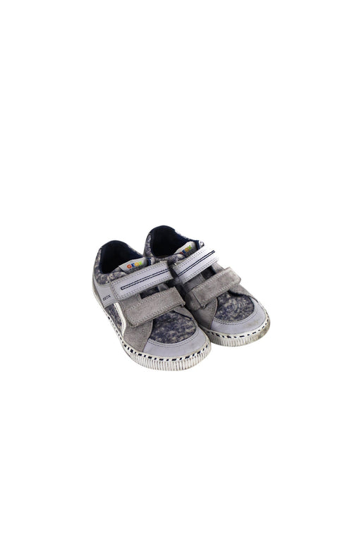 A Grey Sneakers from Geox in size 4T for boy. (Front View)