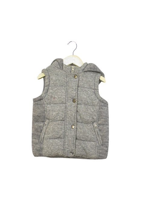 A Grey Vests from Seed in size 2T for girl. (Front View)