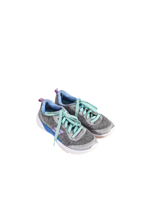 A Grey Sneakers from Skechers in size 7Y for girl. (Front View)