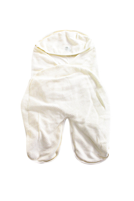 A Ivory Blankets from Red Castle in size 6-12M for neutral. (Front View)