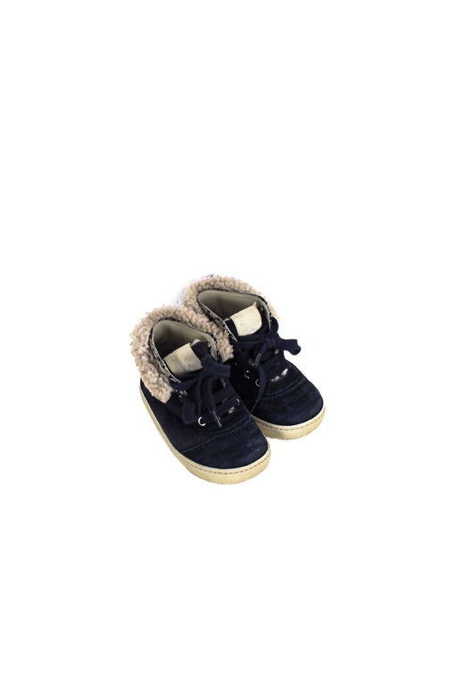 A Navy Winter Boots from Gucci in size 3T for boy. (Front View)