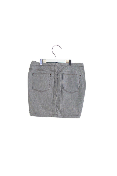 A White Short Skirts from Seraphine in size M for maternity. (Back View)