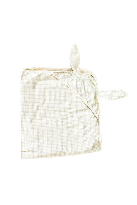 A White Blankets from Oeuf in size O/S for neutral. (Front View)