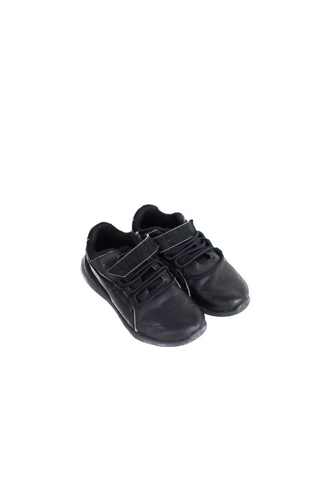 A Black Sneakers from Puma in size 6T for boy. (Front View)