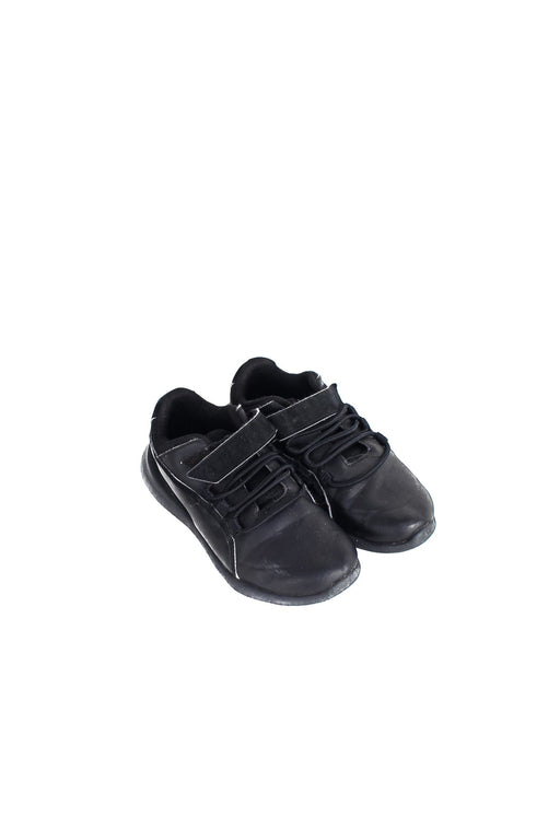 A Black Sneakers from Puma in size 6T for boy. (Front View)