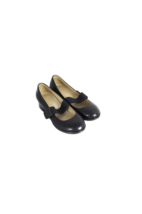 A Black Flats from Agneau in size 7Y for girl. (Front View)