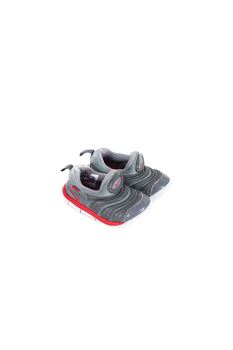 A Grey Sneakers from Nike in size 3T for boy. (Front View)