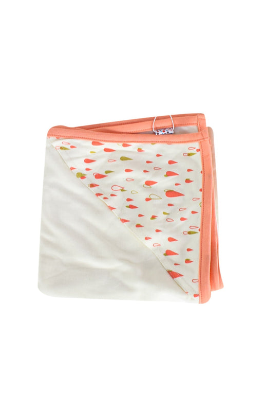 A Ivory Blankets from TinyBitz in size Newborn for neutral. (Front View)