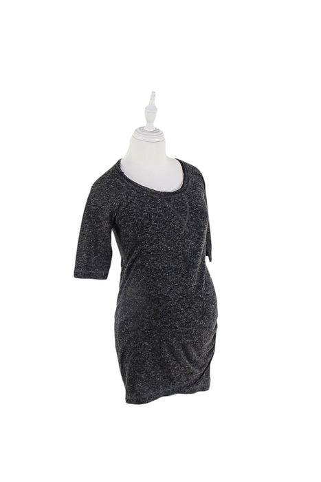 A Grey Short Sleeve T Shirts from A Pea in the Pod in size S for maternity. (Front View)