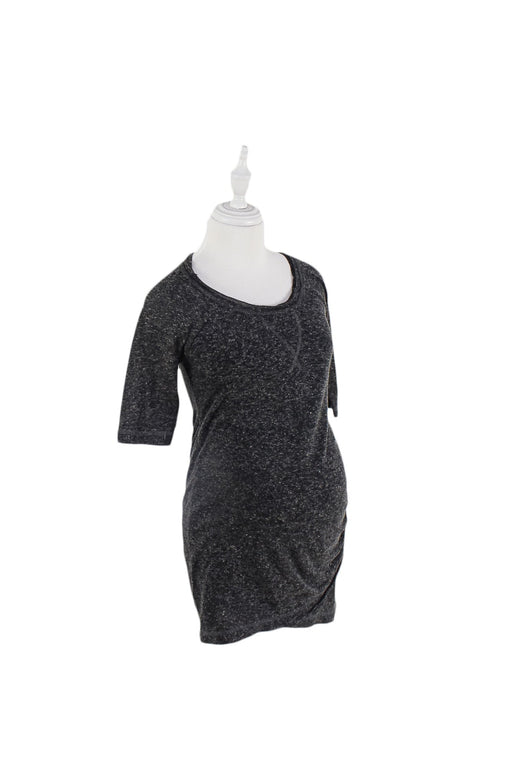 A Grey Short Sleeve T Shirts from A Pea in the Pod in size S for maternity. (Front View)