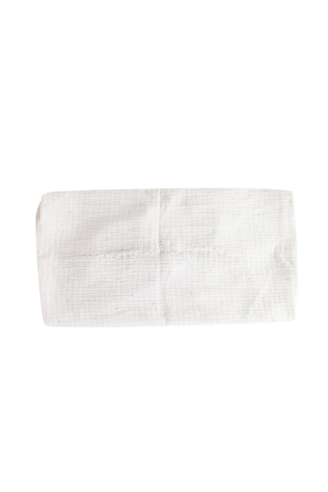 A White Blankets from Marie Chantal in size Newborn for neutral. (Front View)