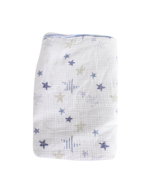 A White Blankets from Aden & Anais in size O/S for neutral. (Front View)